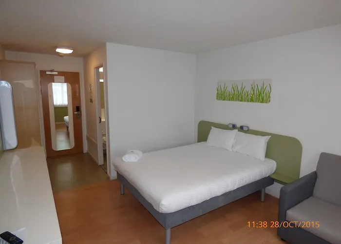 Warrington Motel, J20 M6 Lymm Services
