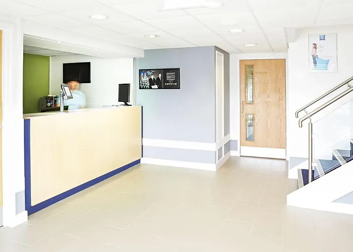 Warrington Motel, J20 M6 Lymm Services